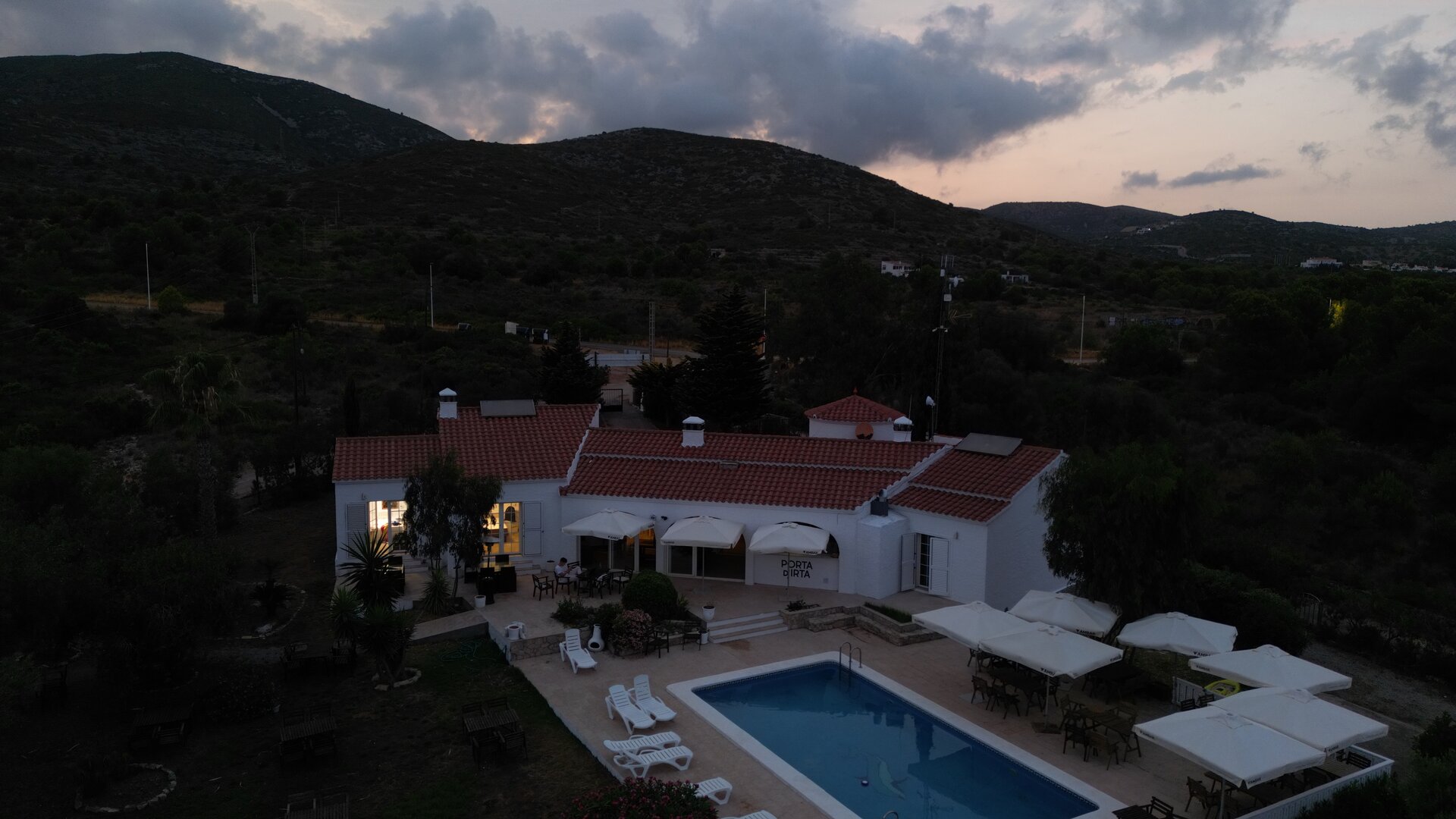Vista aérea de Porta D'irta al atardecer